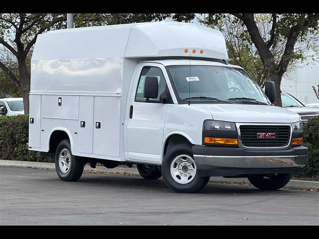 2024 GMC Savana Base