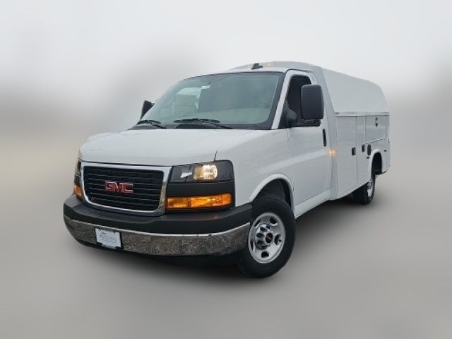 2024 GMC Savana Base