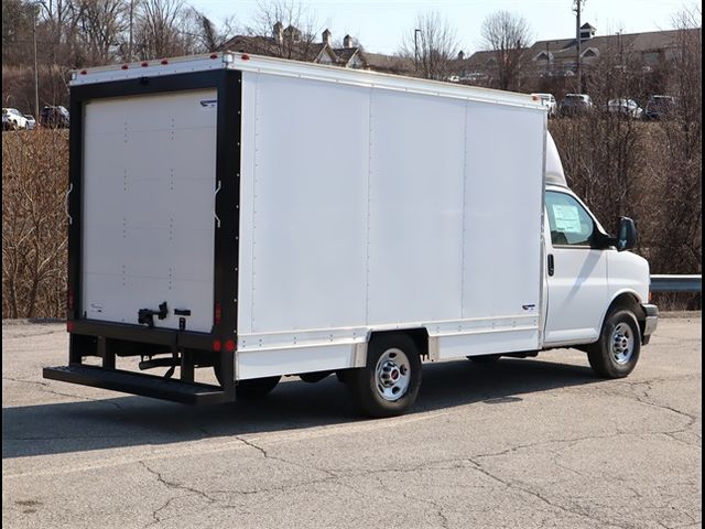 2024 GMC Savana Base