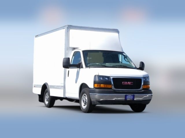 2024 GMC Savana Base