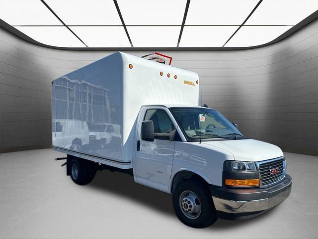 2024 GMC Savana Base