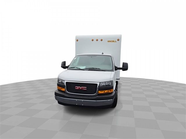 2024 GMC Savana Base