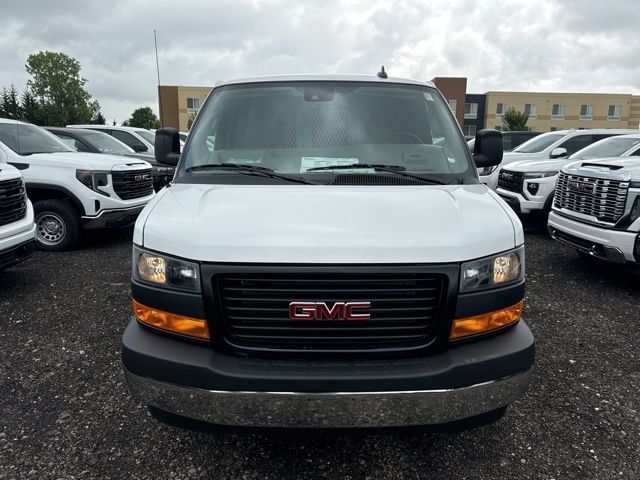 2024 GMC Savana Base