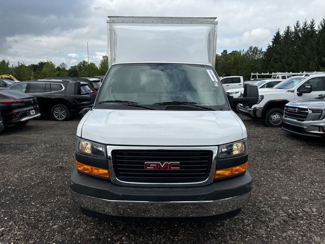 2024 GMC Savana Base