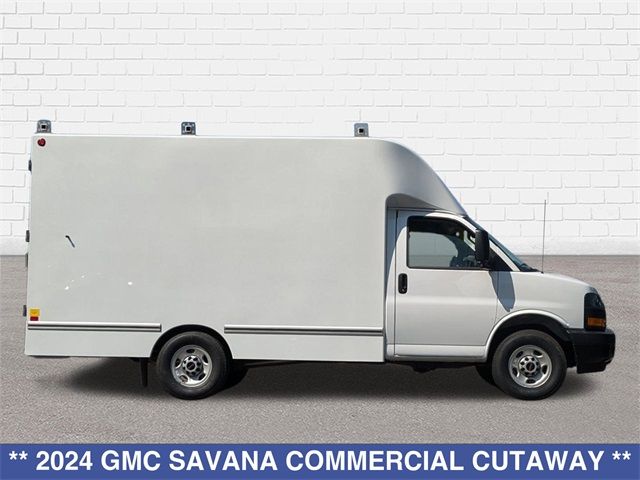 2024 GMC Savana Base