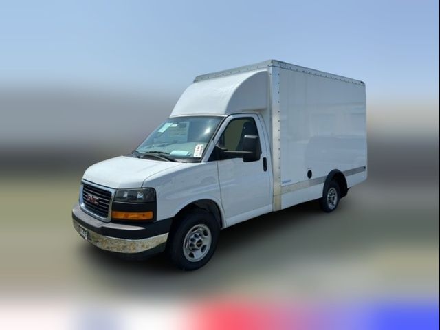 2024 GMC Savana Base