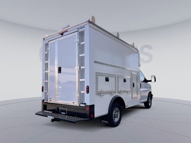 2024 GMC Savana Base