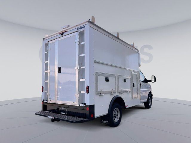 2024 GMC Savana Base