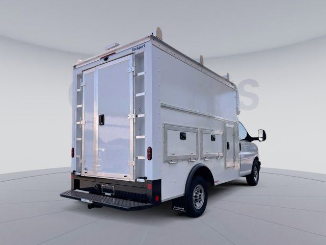 2024 GMC Savana Base