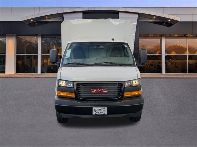 2024 GMC Savana Base