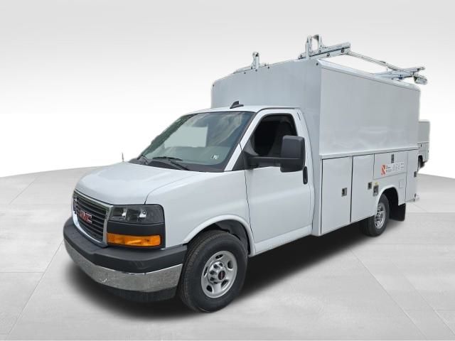 2024 GMC Savana Base