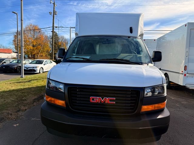 2024 GMC Savana Base