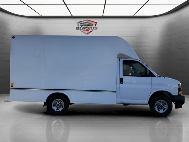 2024 GMC Savana Base