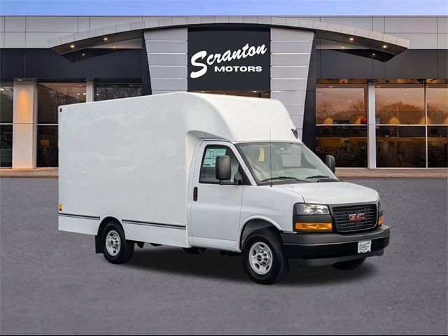 2024 GMC Savana Base