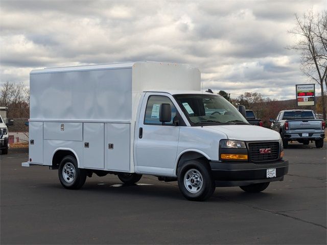 2024 GMC Savana Base