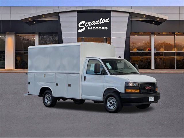 2024 GMC Savana Base