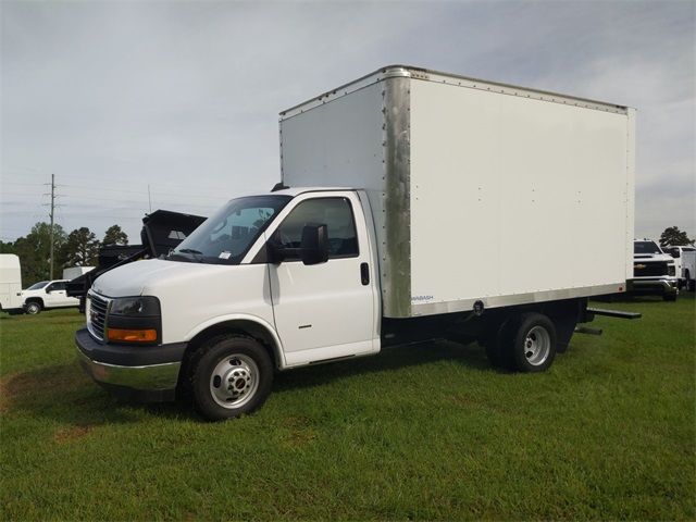 2024 GMC Savana Base