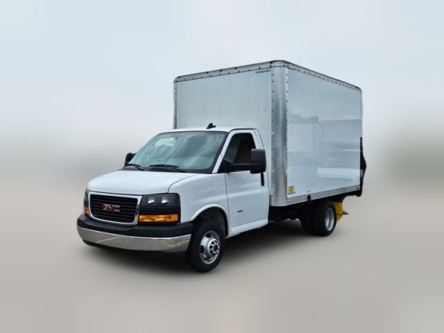 2024 GMC Savana Base