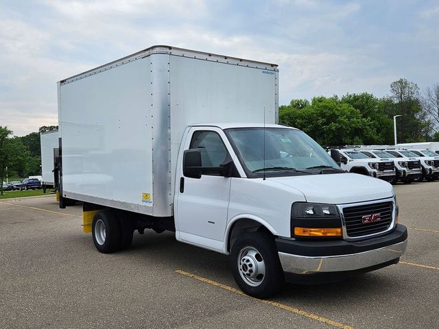 2024 GMC Savana Base