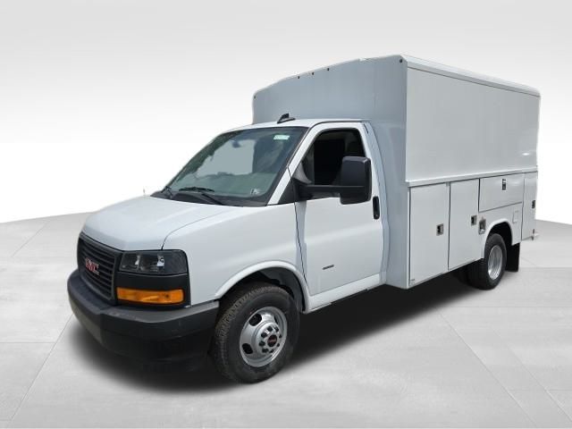 2024 GMC Savana Base