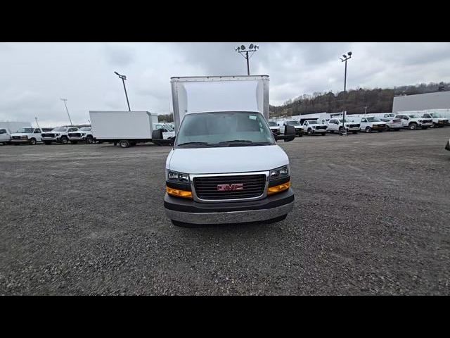 2024 GMC Savana Base