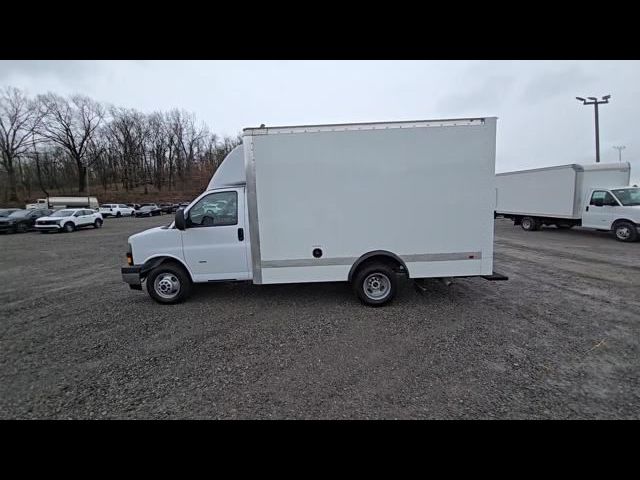 2024 GMC Savana Base