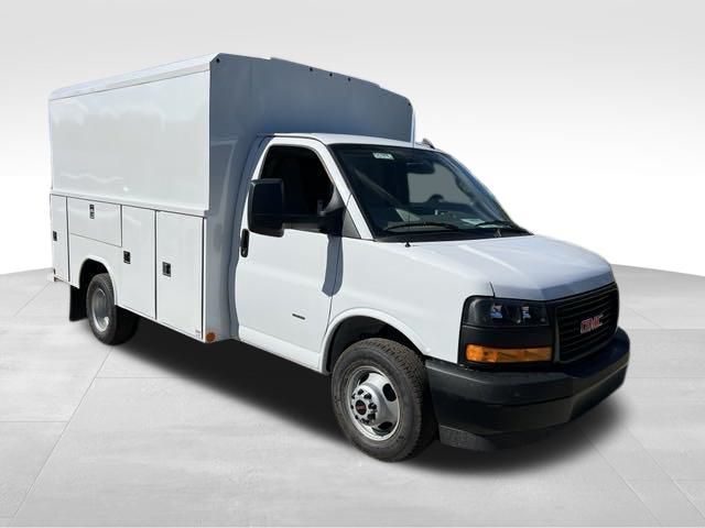 2024 GMC Savana Base