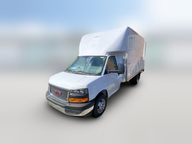 2024 GMC Savana Base