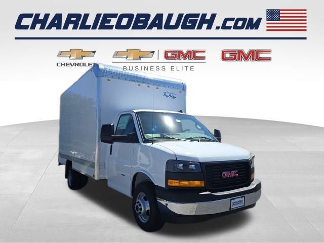 2024 GMC Savana Base