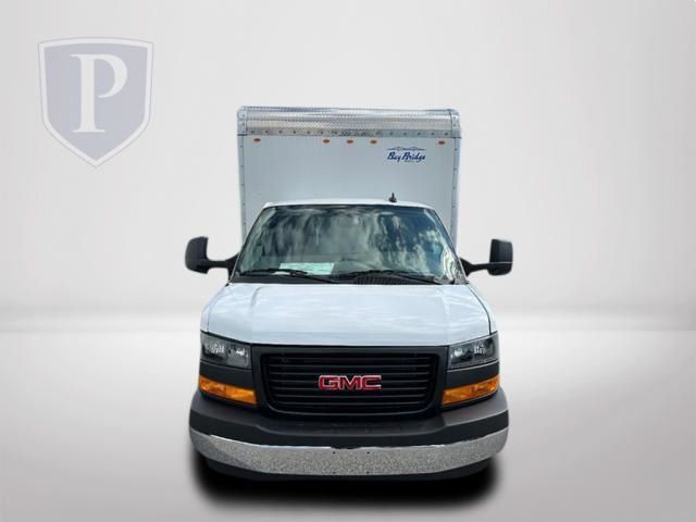 2024 GMC Savana Base