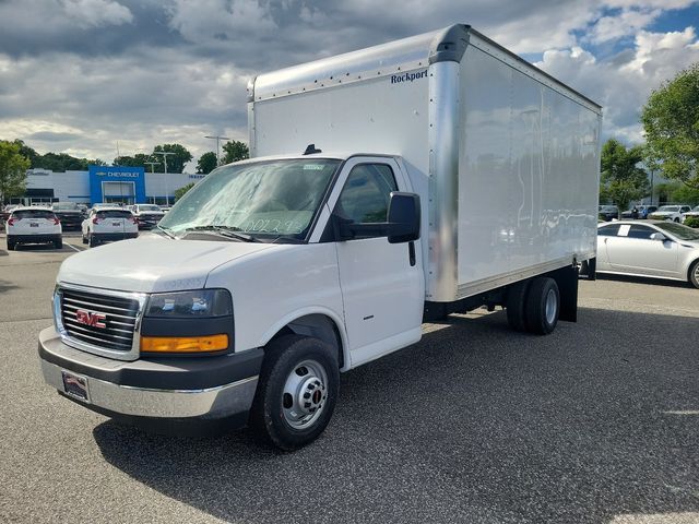 2024 GMC Savana Base