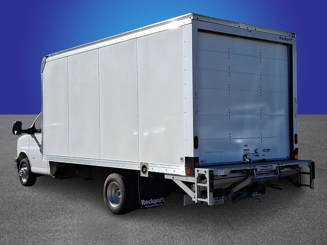 2024 GMC Savana Base