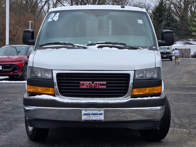 2024 GMC Savana Base
