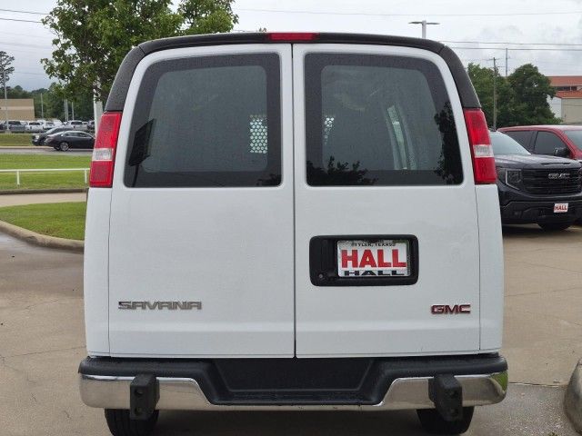 2024 GMC Savana Base