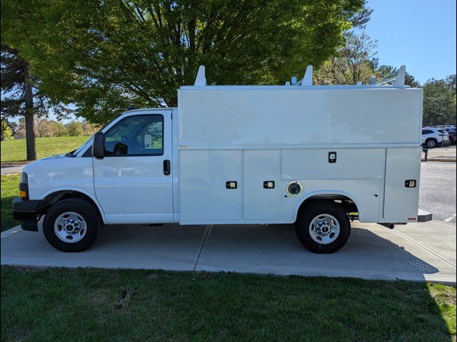 2024 GMC Savana Base