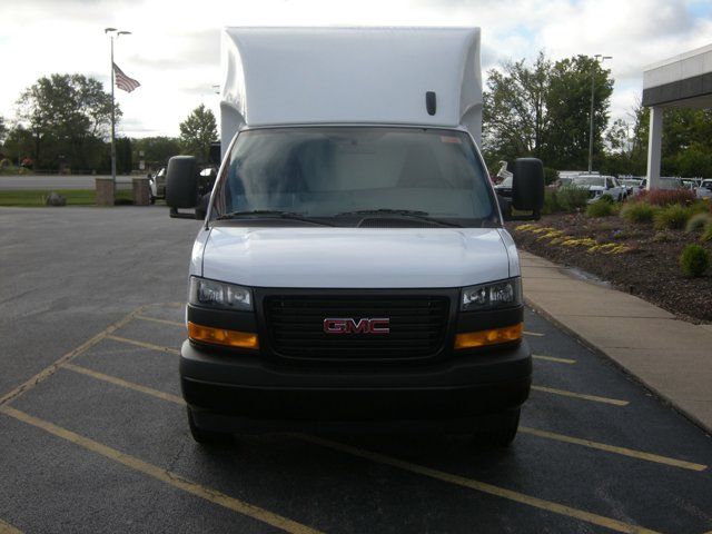 2024 GMC Savana Base