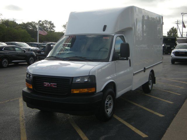 2024 GMC Savana Base