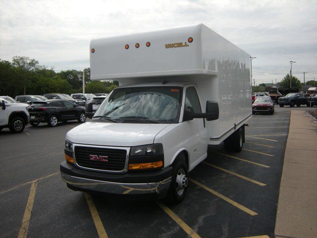 2024 GMC Savana Base