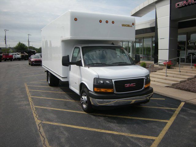 2024 GMC Savana Base