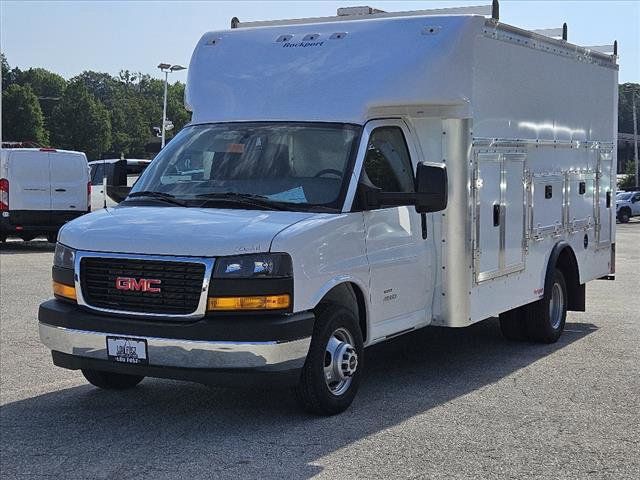 2024 GMC Savana Base