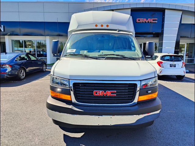 2024 GMC Savana Base