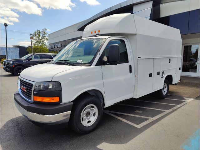 2024 GMC Savana Base