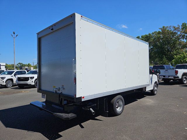 2024 GMC Savana Base