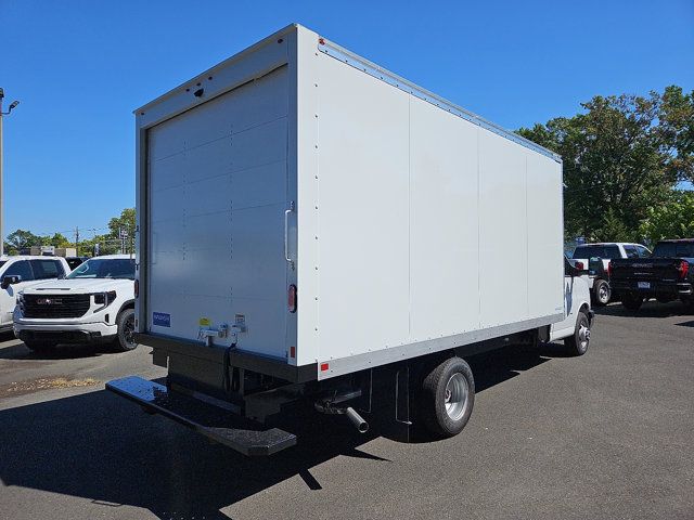 2024 GMC Savana Base