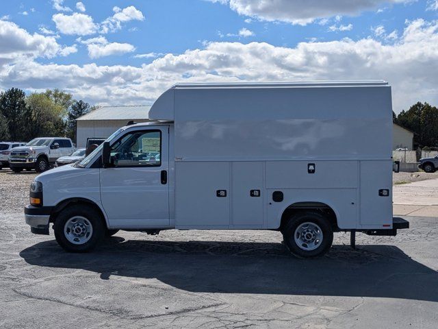 2024 GMC Savana Base