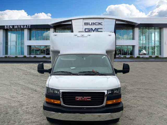 2024 GMC Savana Base