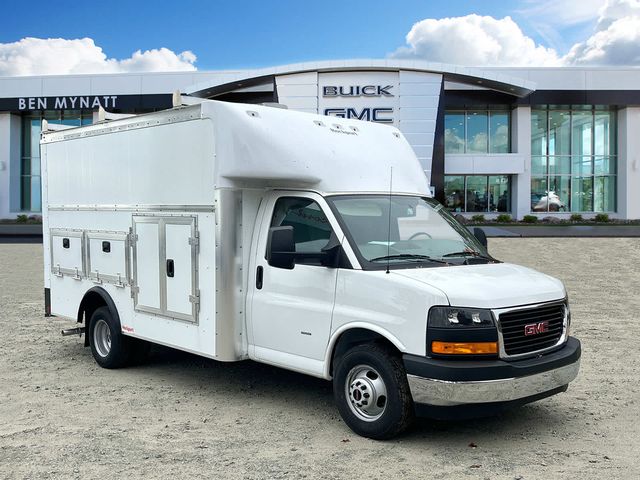 2024 GMC Savana Base