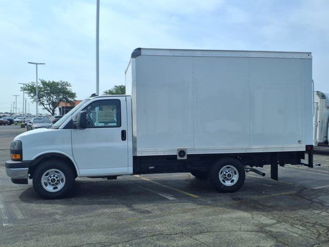 2024 GMC Savana Base
