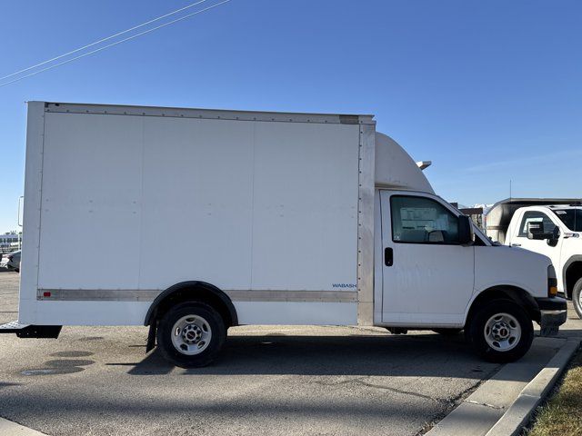 2024 GMC Savana Base