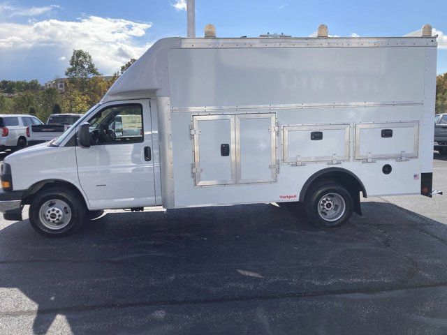 2024 GMC Savana Base